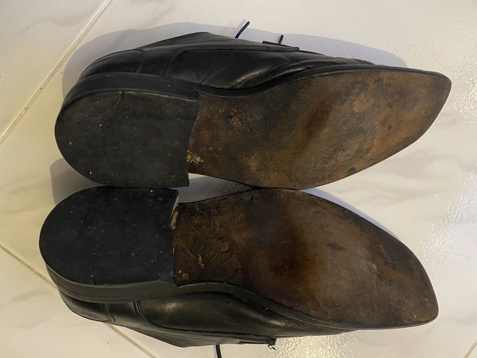 Vende-de sapatos pretos sociais de homem