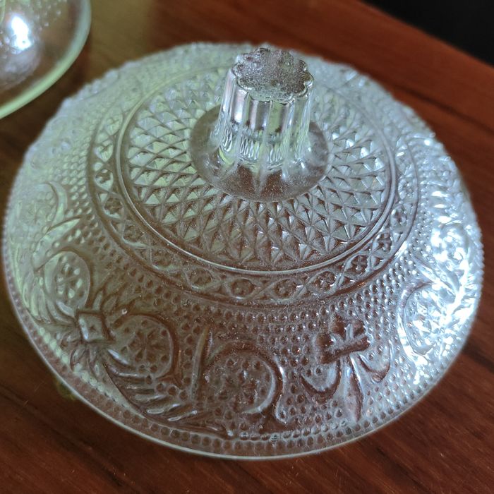 Stara szklana paterka, cukiernica.