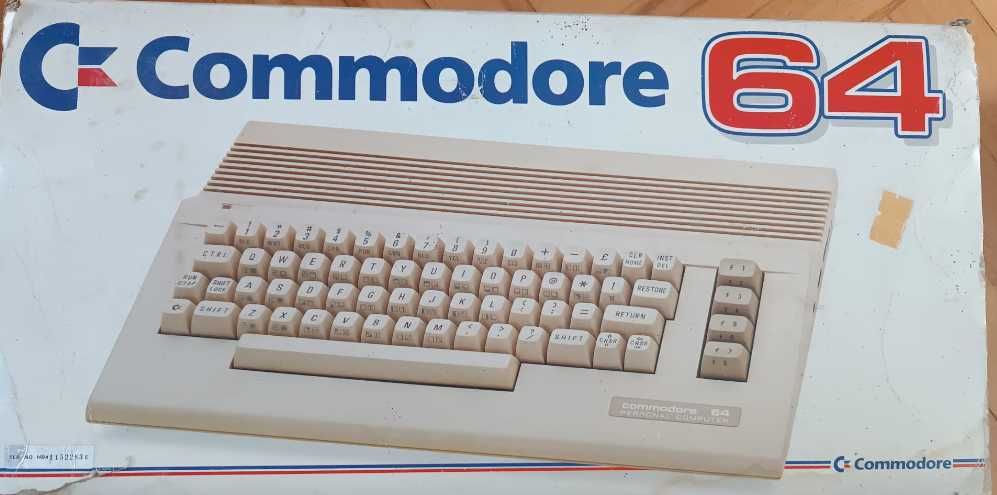 Zestaw Commodore 64C (C64) BOX w orginalnym pudełku z kartridżem Final III, zasilaczem i kablami.