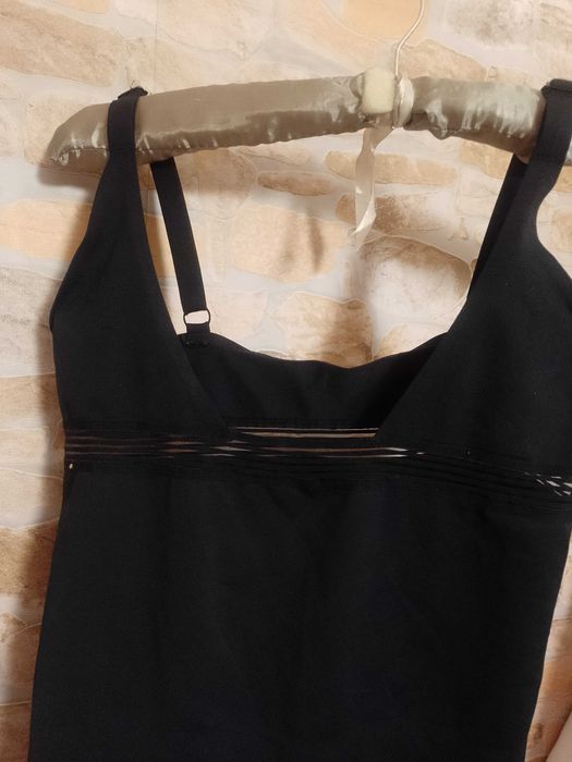 (40/L) Triumph/ Czarna Halka Mocno modelująca z Londynu