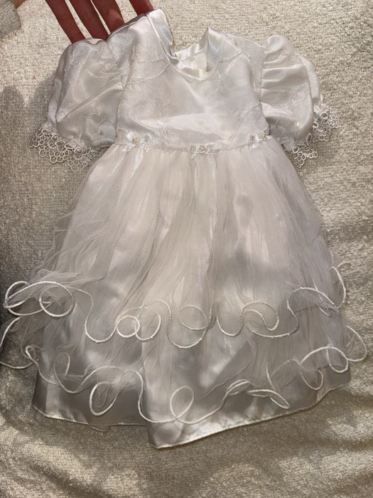 Niemowlęca sukienka na chrzest elegancka