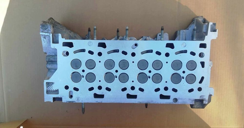 głowica silnika renault trafic 2,0 dci po regeneracji kompletna