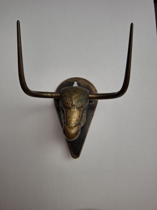 Вішак настінний у вигляді бика, метал