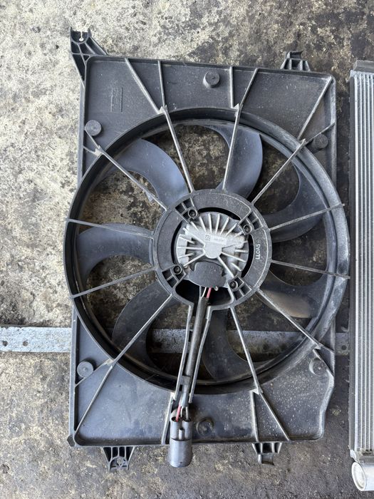 Радіатор кондиціонера вентилятор дифузор Chevrolet Bolt EV 17-21
