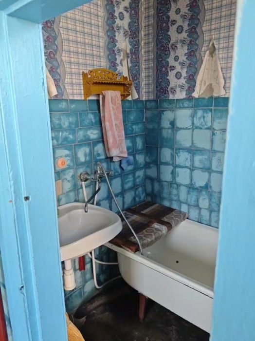 Продам пів будинку квартирного типу.