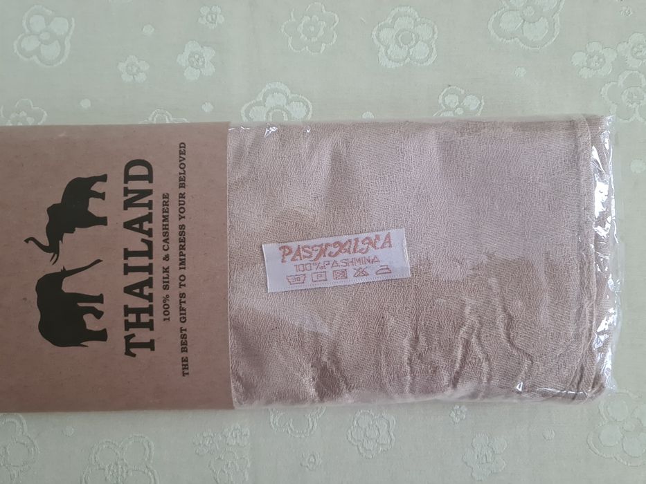 Okazja. Nowa cena. Piękny szal z mieszanki jedwabiu i kaszmiru.