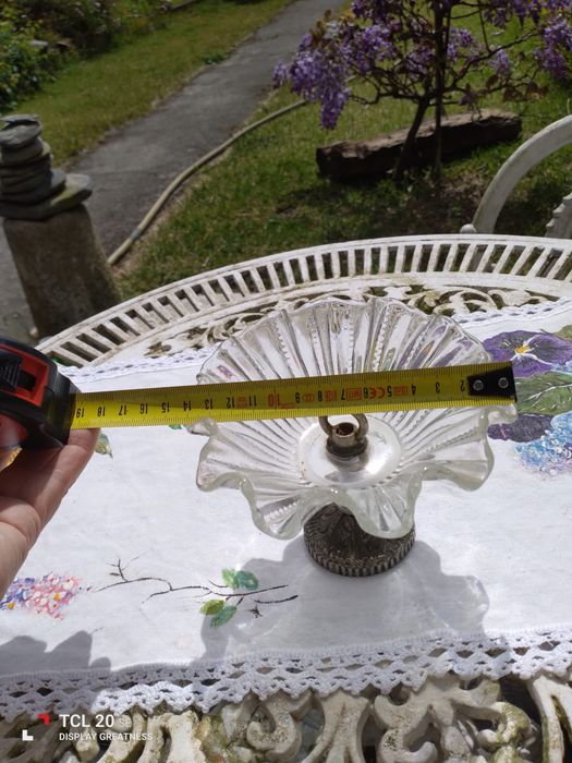 Peça em vidro e metal