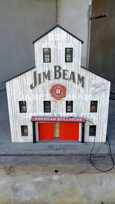 Kolekcjonerski domek Jim Beam podswietlany