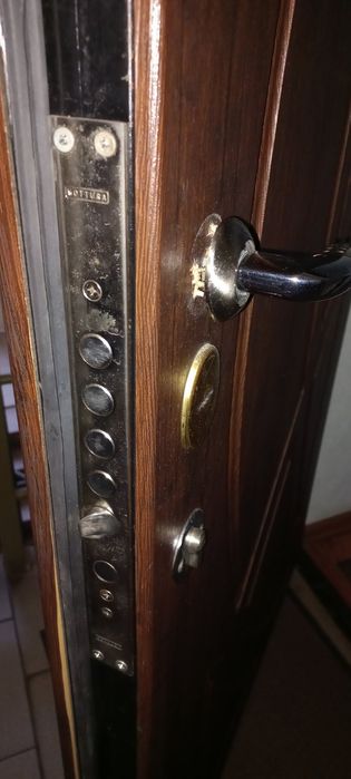 Аварійне відкриття замків.Вскрытие/открытие замков.Экстренная замена