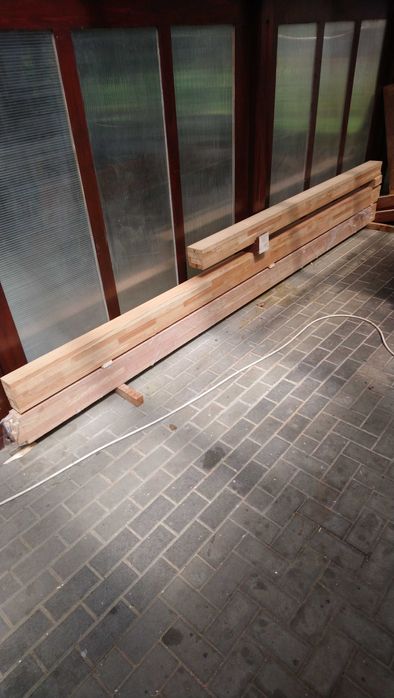 Belki klejone modrzewiowe, drewno konstrukcyjne, kantówki