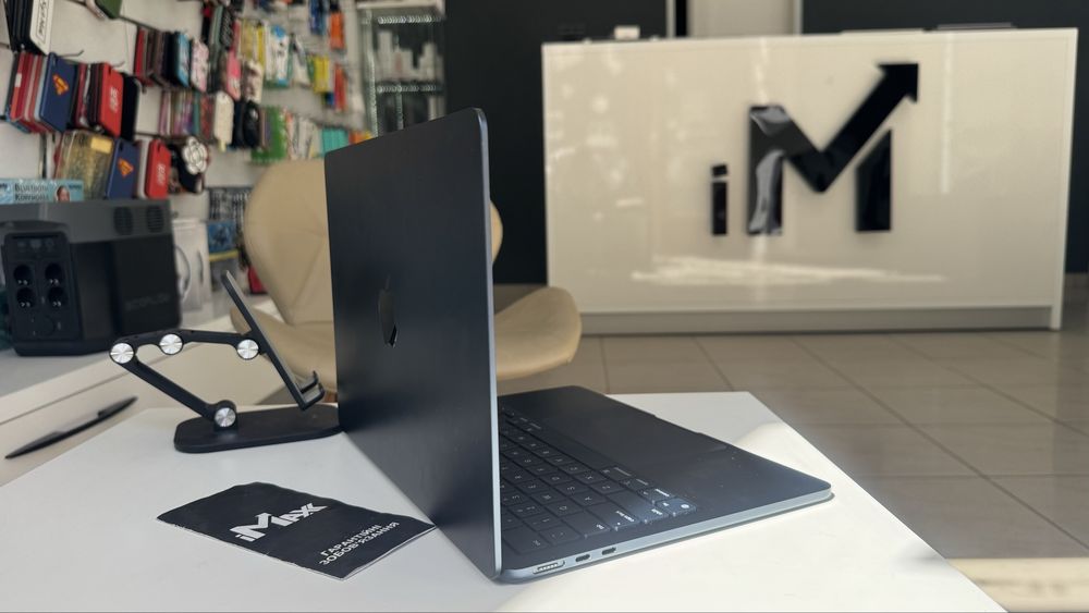 MacBook Air 13.6” 2025 M4 16/256Gb Midnight Повноцінний Без блокувань 100% АКБ 930€