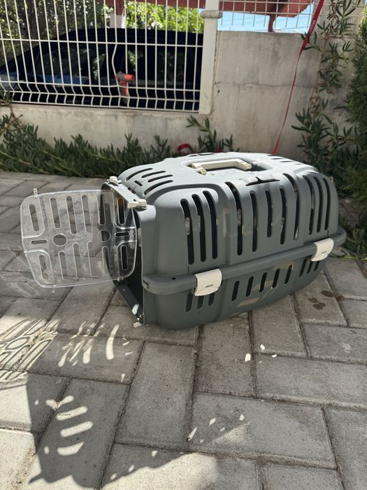 Transportadora de plástico para cães e gatos