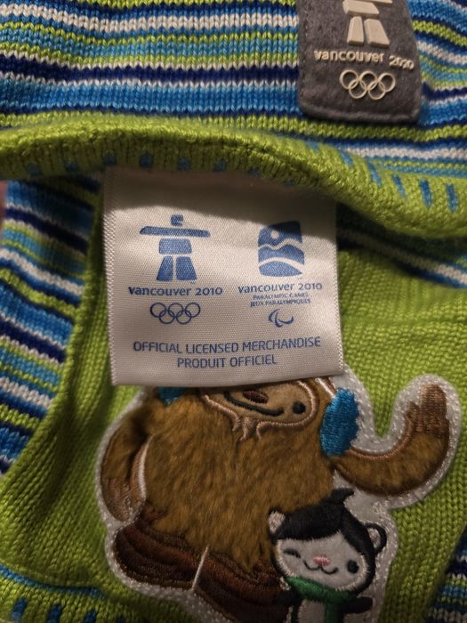 Zimowy szalik olimpijski Vancouver 2010 Quatchi Miga