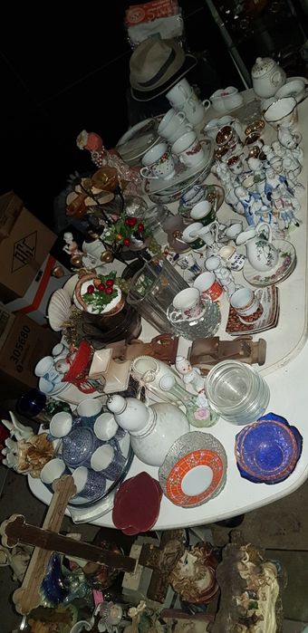 Várias louças de vários tamanhos