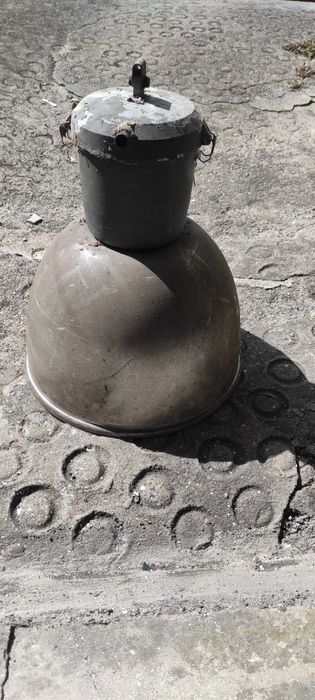 Candeeiros antigos de fábrica