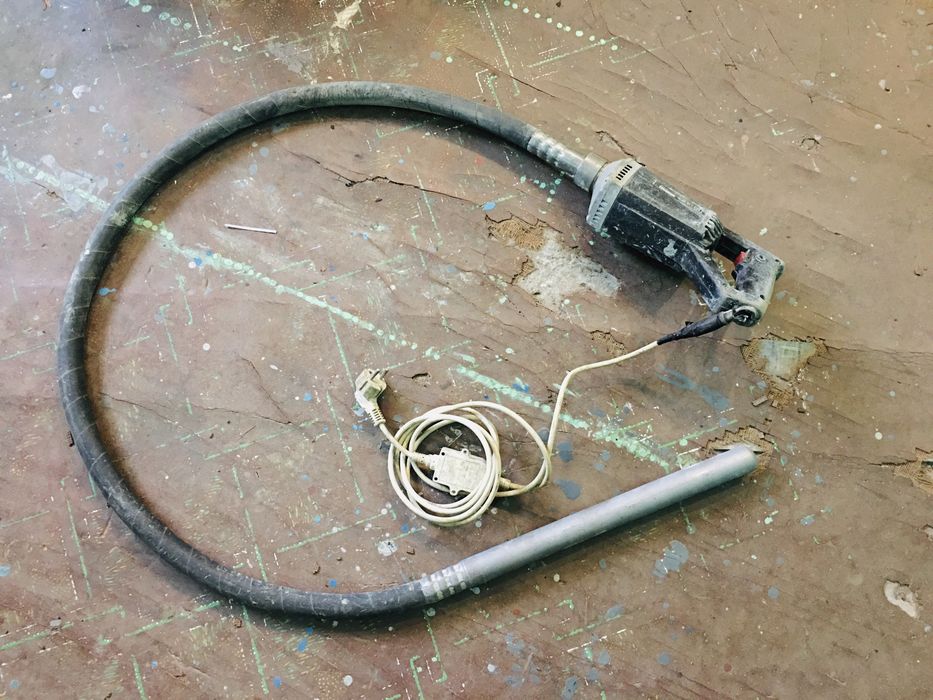 Продам глубинный вибратор для бетона Титан БЭВ 1300-35 б/у