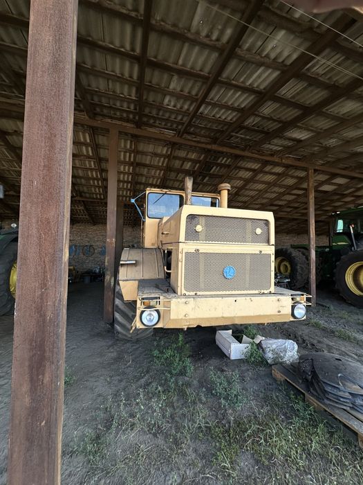 Трактор К-700 з двигуном Renault