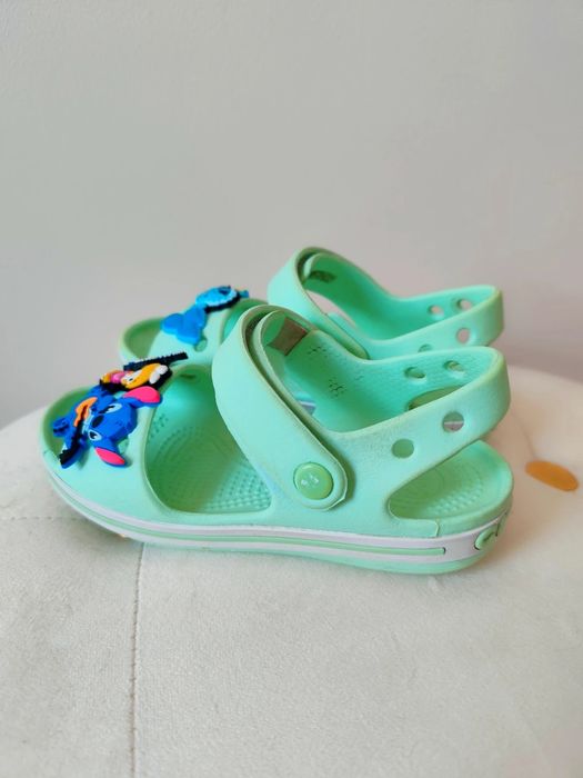 Crocs C12 29 30 sandałki dla dziewczynki przypinki wodoodporne