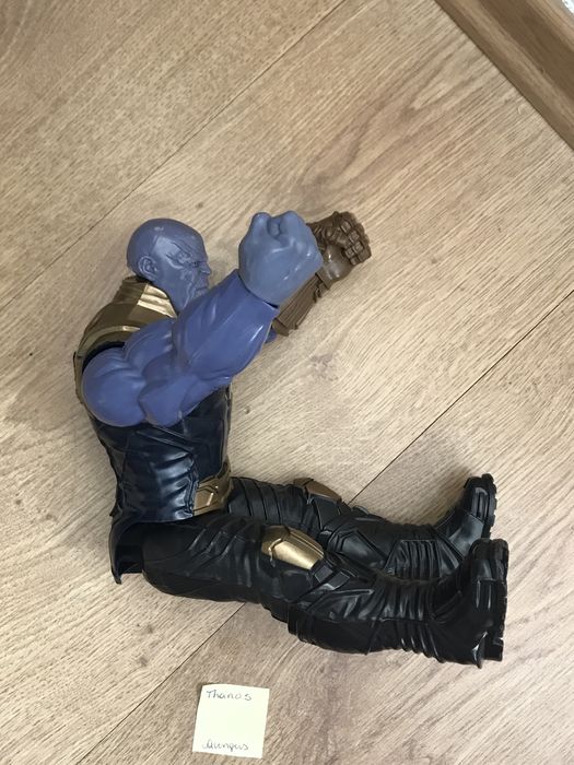 Boneco Avengers Thanos