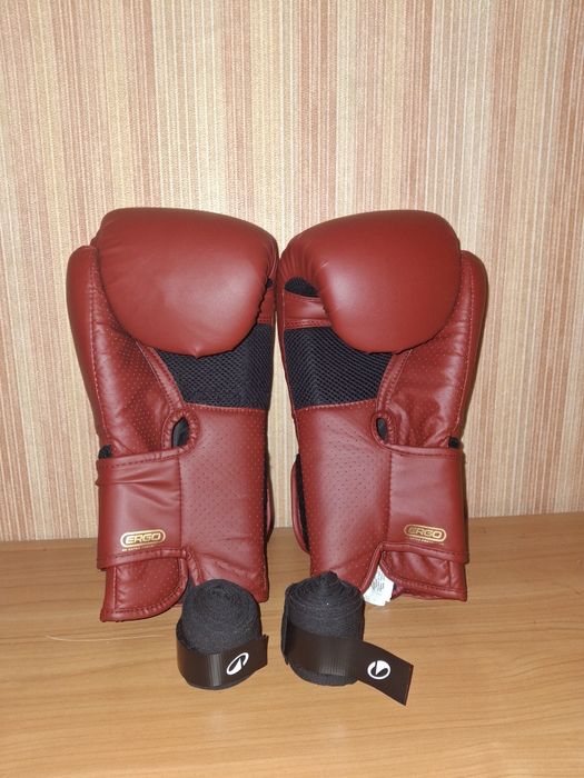 Boxing gloves kickboxing