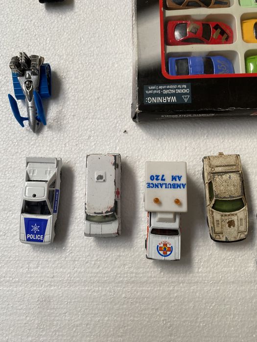 30 + carros de brincar