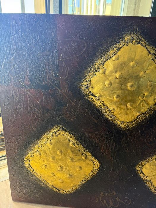 Quadro castanho e dourado