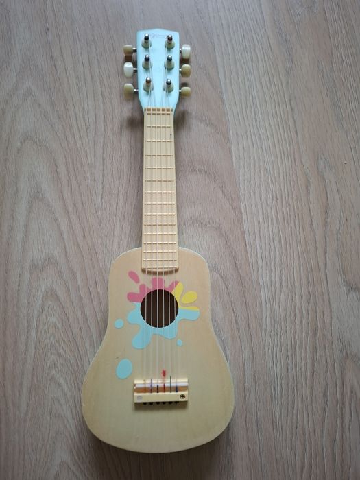 Drewniana gitara zabawkowa