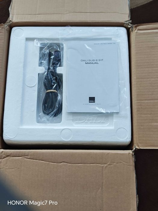 DALI SUB E-9 F – Kompaktowy subwoofer  Biały/Nowy