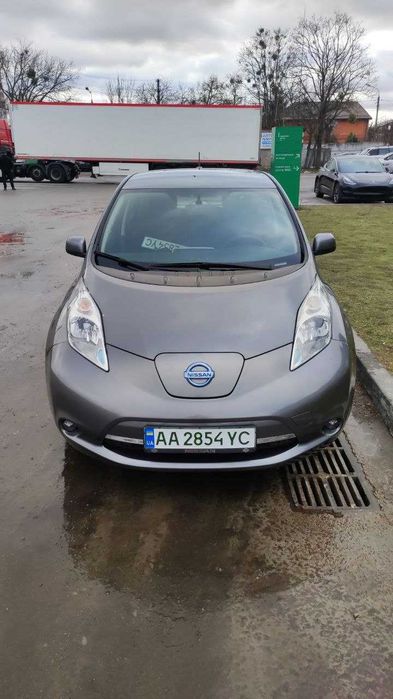 Оренда авто Прокат Аренда Київ Ліф Leaf 30квт