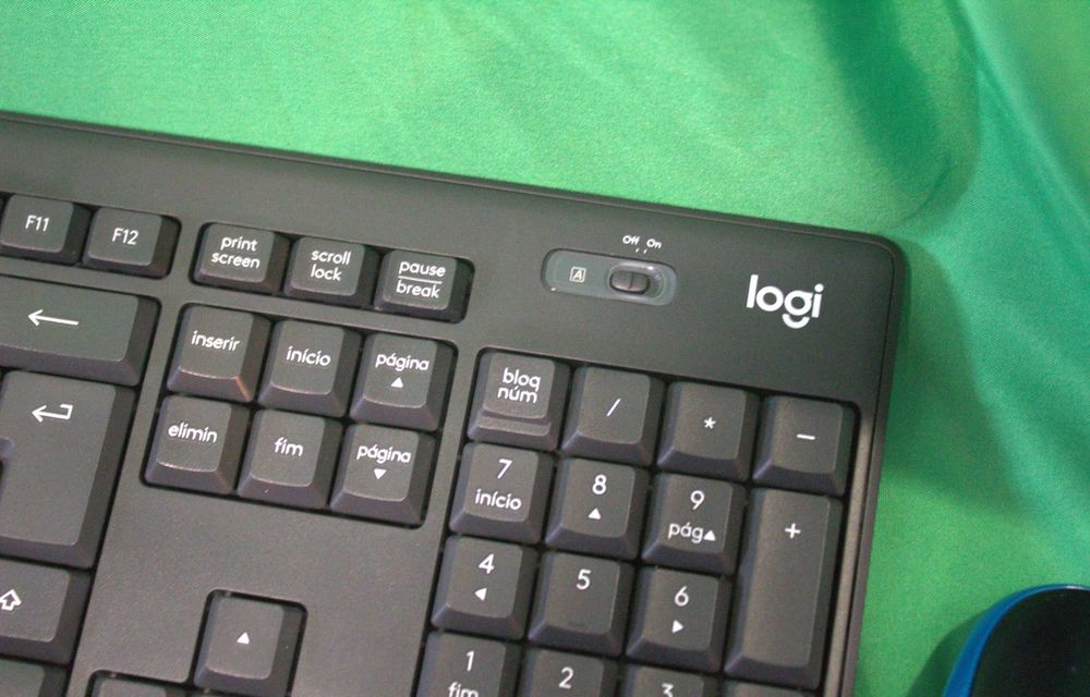 Logitech Keyboard and Mouse – Non-Functional (For Parts or Repair)64297969403010123