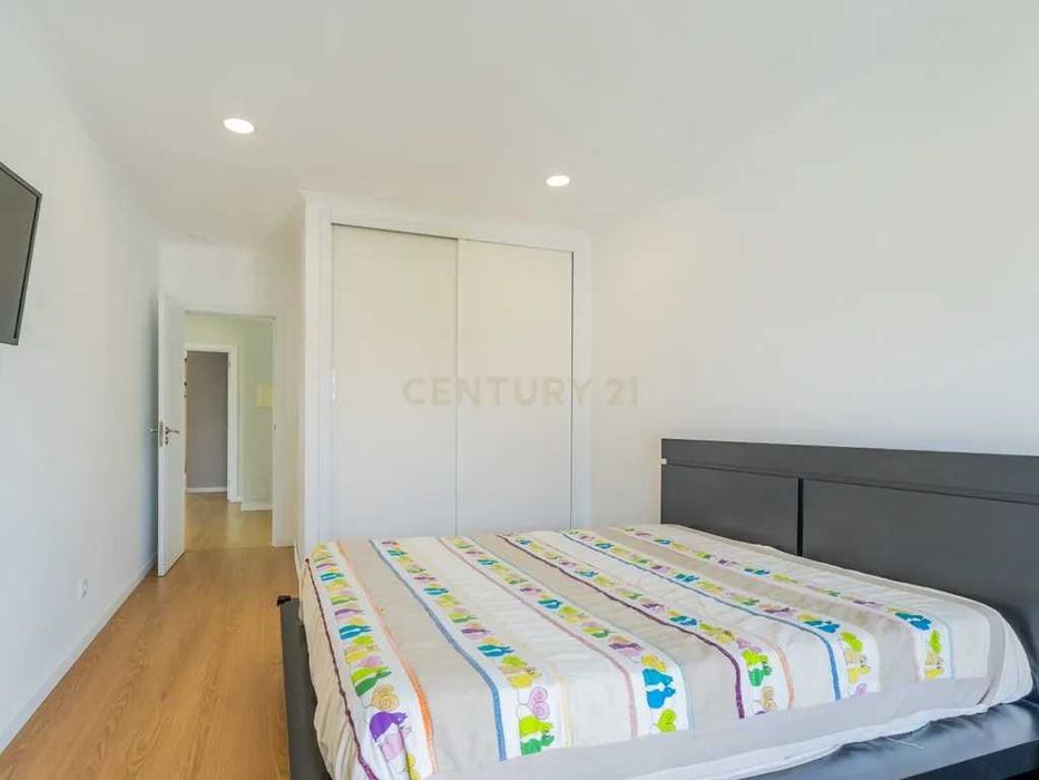 Cama + mesas cabeceira Wenge