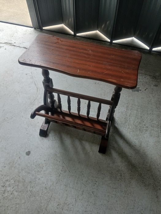 Mesinha com Porta Revistas/Jornais C/Oferta