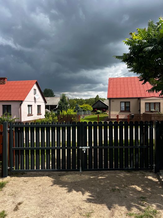Ogrodzenie sztachetowe na podmurówce