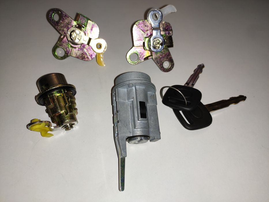 Комплект личинок замков Toyota Corolla E11, набор с ключами Корола Е11