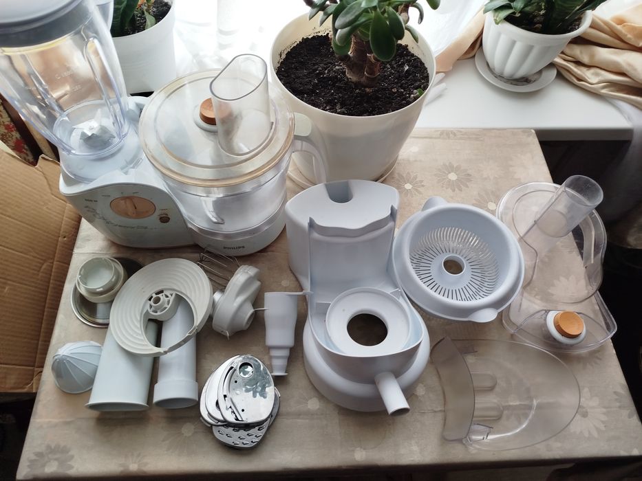 Кухонний комбаїн Phillips HR7745