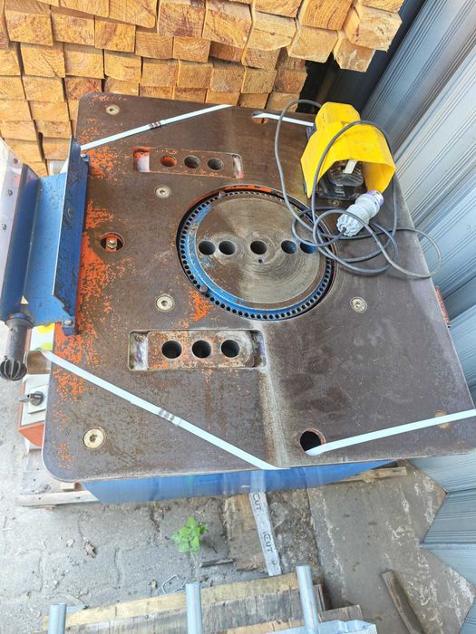 Máquina de dobrar e cortar ferro