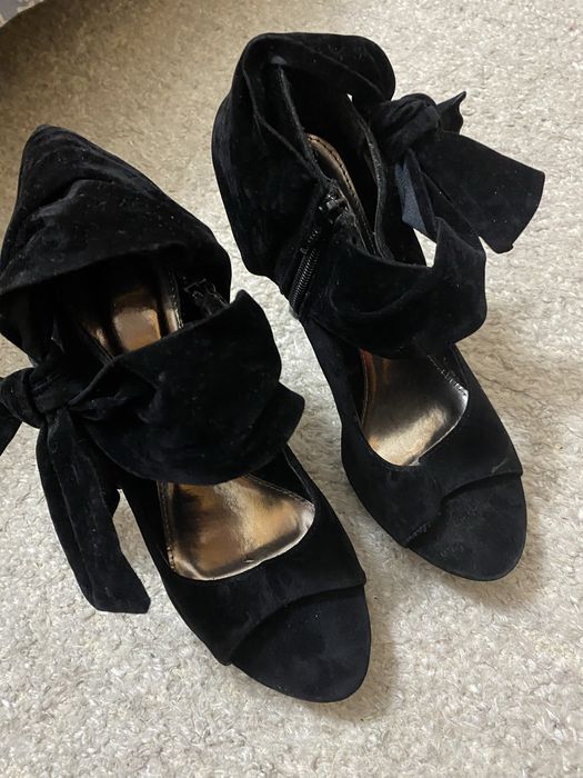 Stiletto agulha camurça