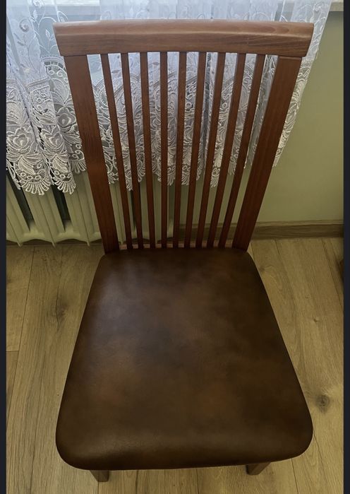 8 krzesel w dobrym stanie