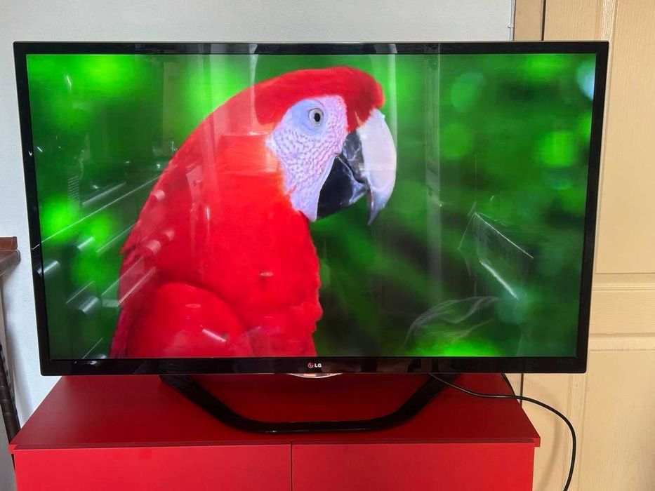 Продам телевизор LG 47LA644V