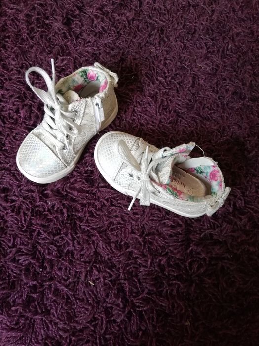 Buciki dla dziewczynki r. 22 i 23 buty dziewczęce Sandałki adidasy