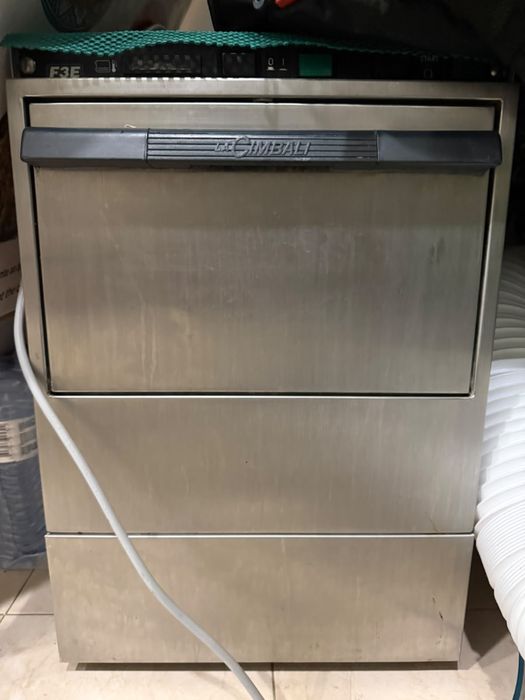 La Cimbali F3E – Máquina de Lavar Loiça Profissional Industrial