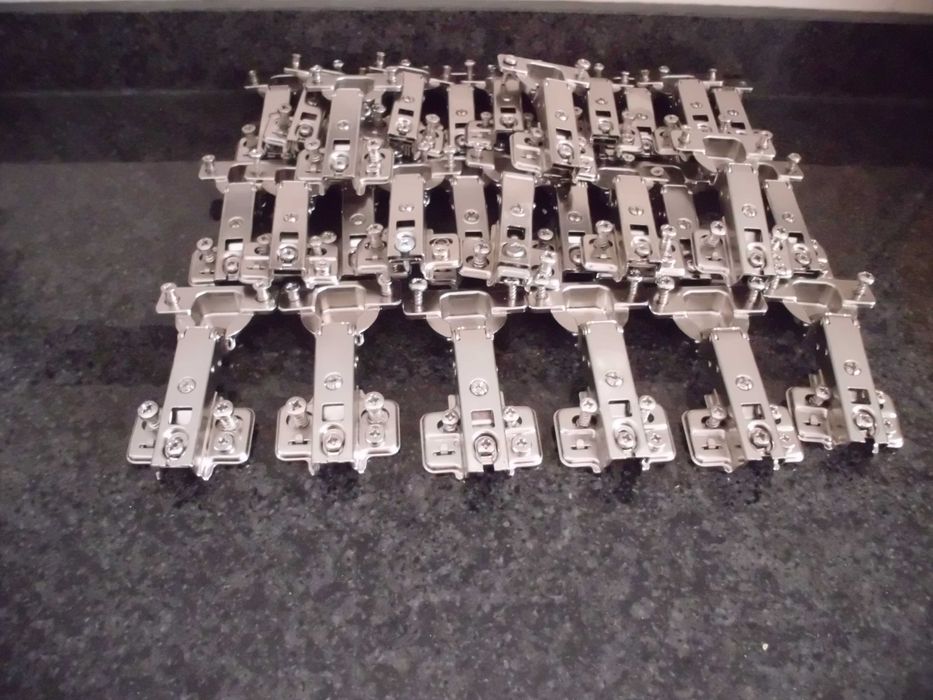 Dobradiças e Puxadores