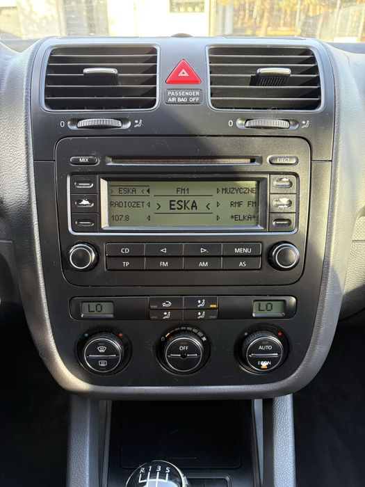 Volkswagen Golf V 1.6 MPI 102 KM