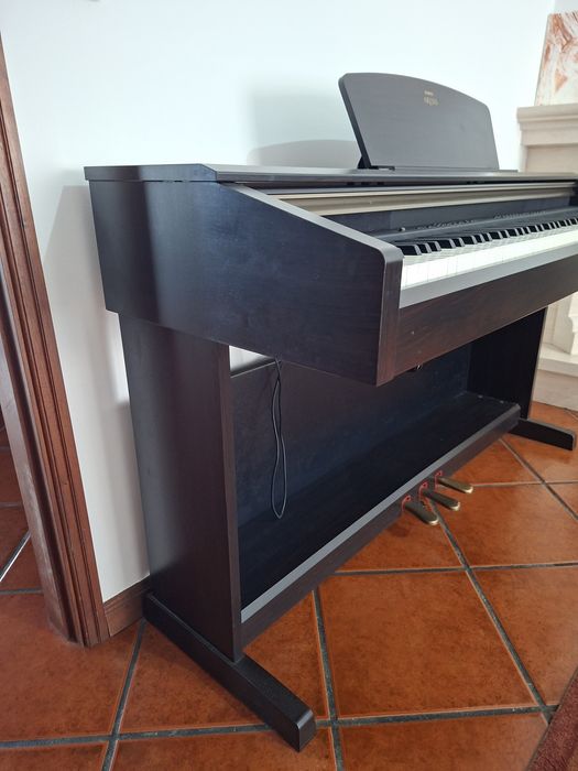 Piano Yamaha Arius YDP-181
