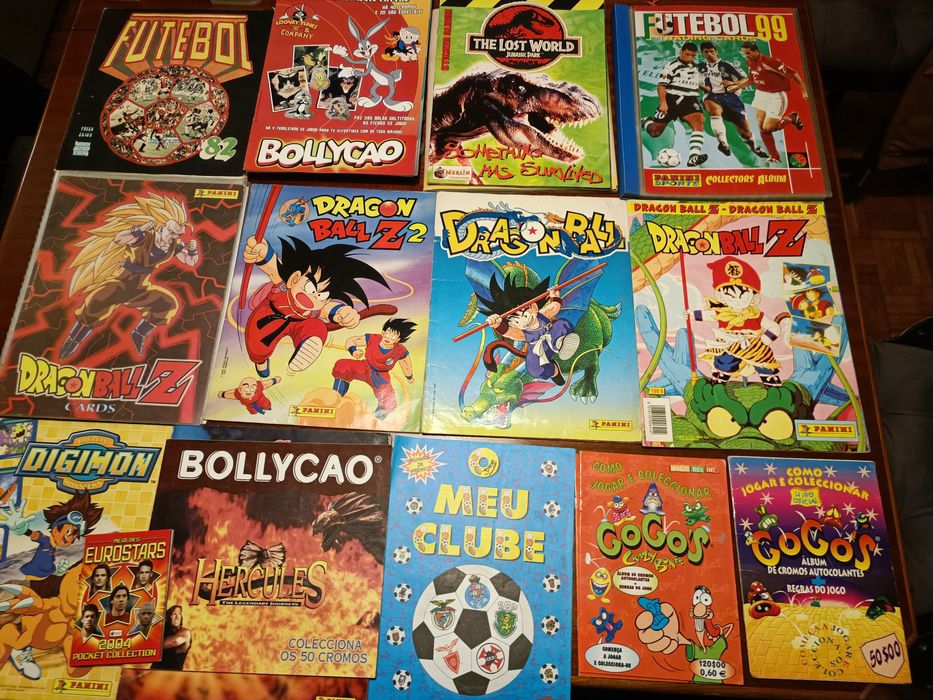 Várias cadernetas, cromos e tazos