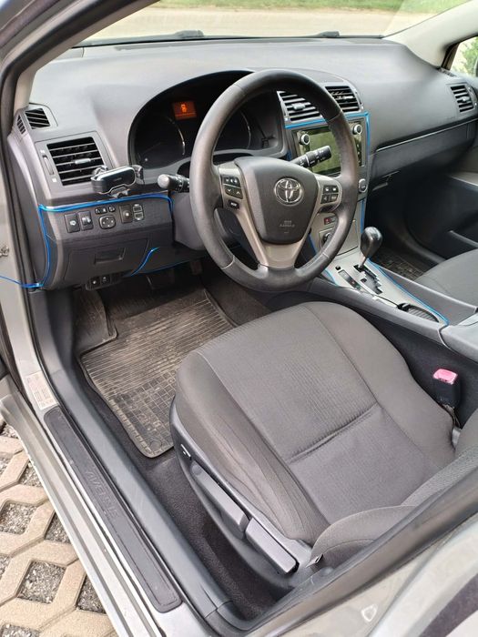 Sprzedam Toyote Avensis