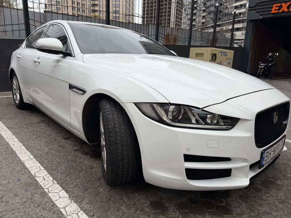 Jaguar XE, Prestige 2015