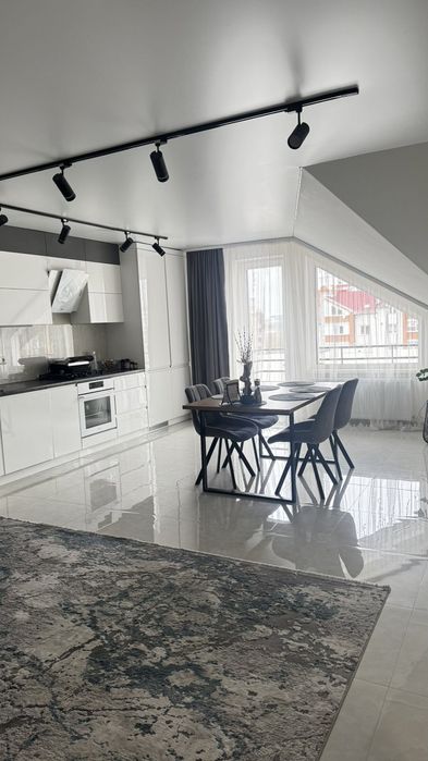 Продаж 3-кімнатної квартири вул. Квітки Цісик, Старий парк