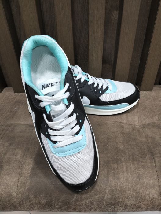 Кросівки Nike жіночі