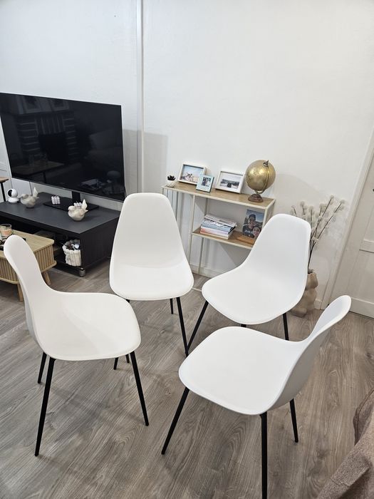 4 Cadeiras Home Store Brancas – Estilo Nórdico/Escandinavo